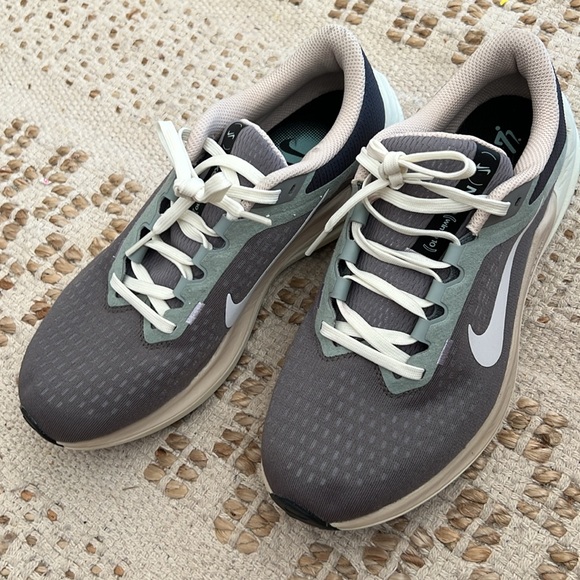 Nike Winflo 10 Men’s 7 / Womens 8.5 Like New - Picture 3 of 6